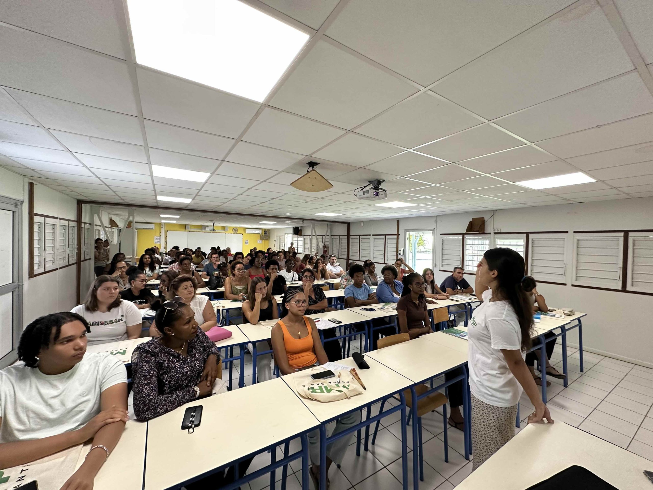 lycéens qui découvrent la pass las antilles